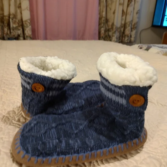 Muk Luks Booties NWT - Picture 7 of 7